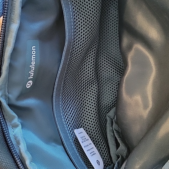 Lululemon belt bag 2.5 - Picture 3 of 4